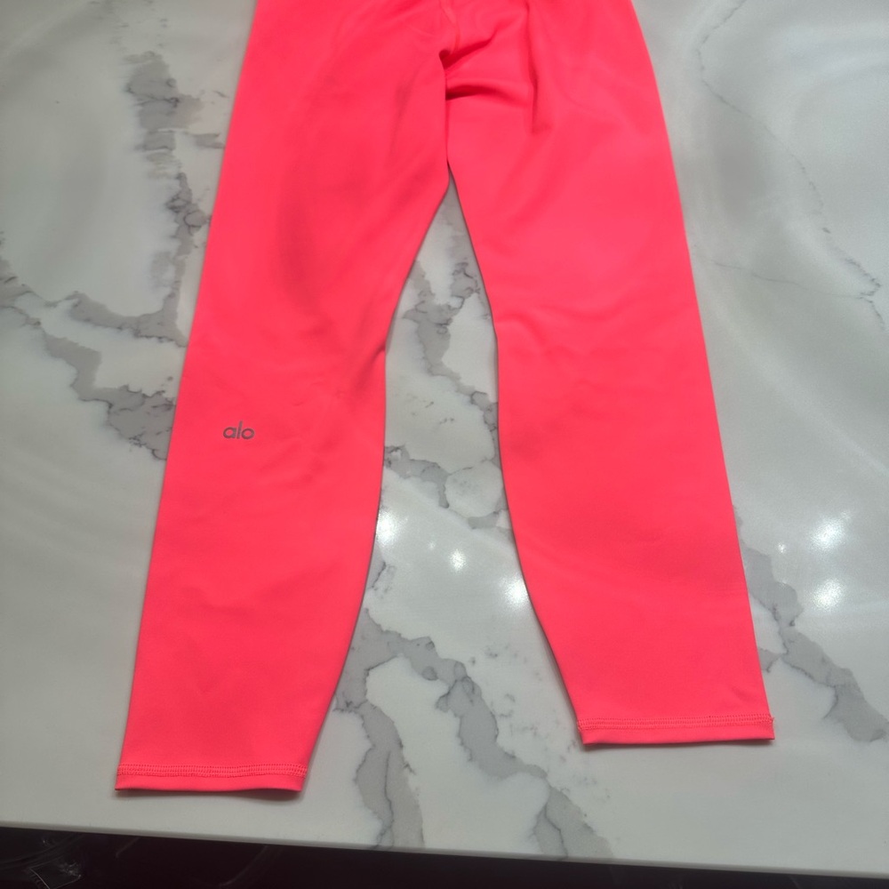 ALO Yoga 7/8 High-Waist Airlift Leggings in HOT PINK!!! Size L.